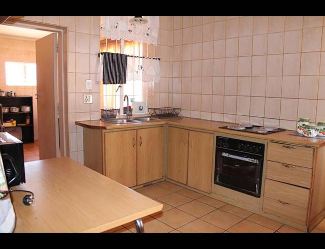 4 BEDROOM HOUSE FOR SALE IN KENSINGTON